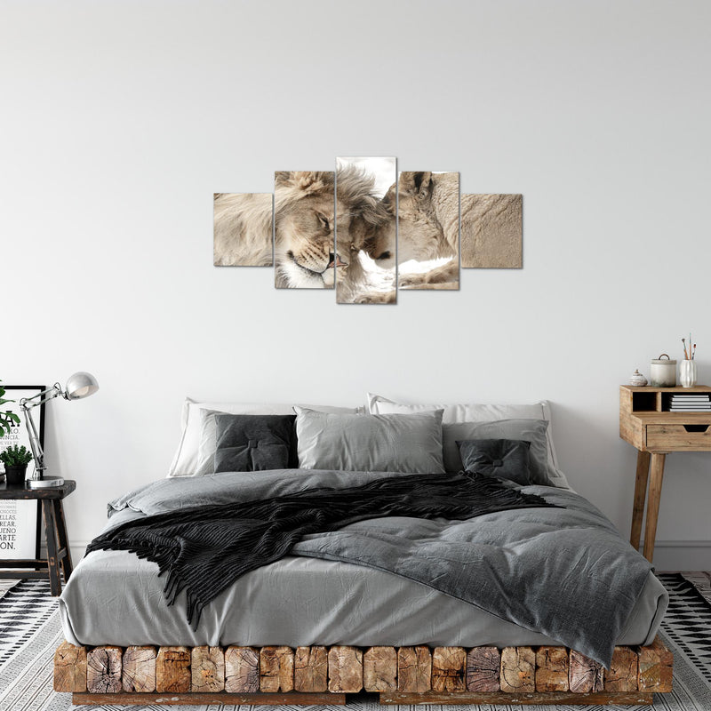Runa Art Bild Wohnzimmer Schlafzimmer Löwen Liebe 5 Teilig Löwe und Löwin Beige Wandbilder auf Vlies Leinwand 002153b