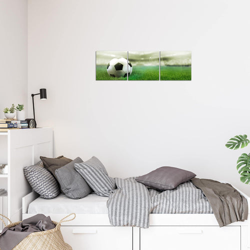 Runa Art Bilder Fussball 3 Teilig Bild auf Vlies Leinwand Deko Wohnzimmer Schlafzimmer 90 x 30 cm Sport Grün 402434c